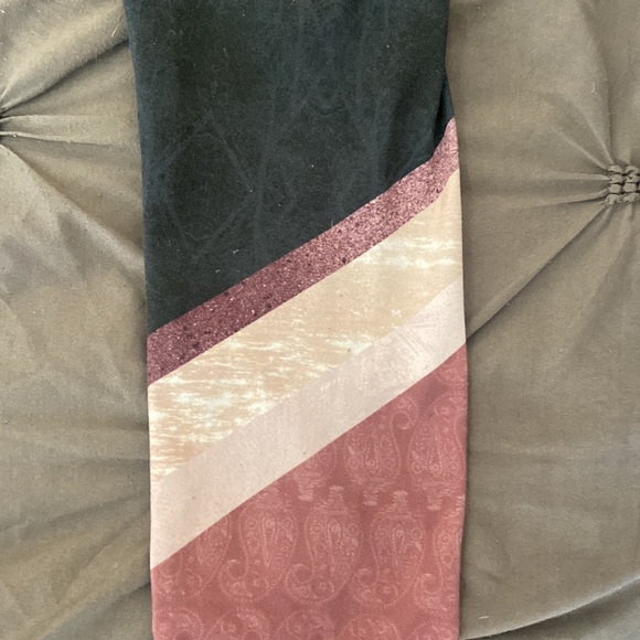 Alo leggings - discontinued pattern! - Picture 3 of 5